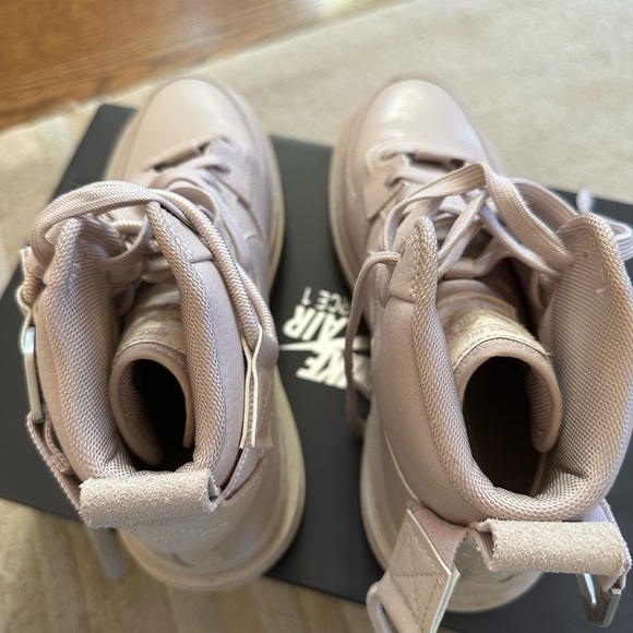 Size 7 Nike Women’s AF1 HI UT 2.0 - Picture 6 of 8